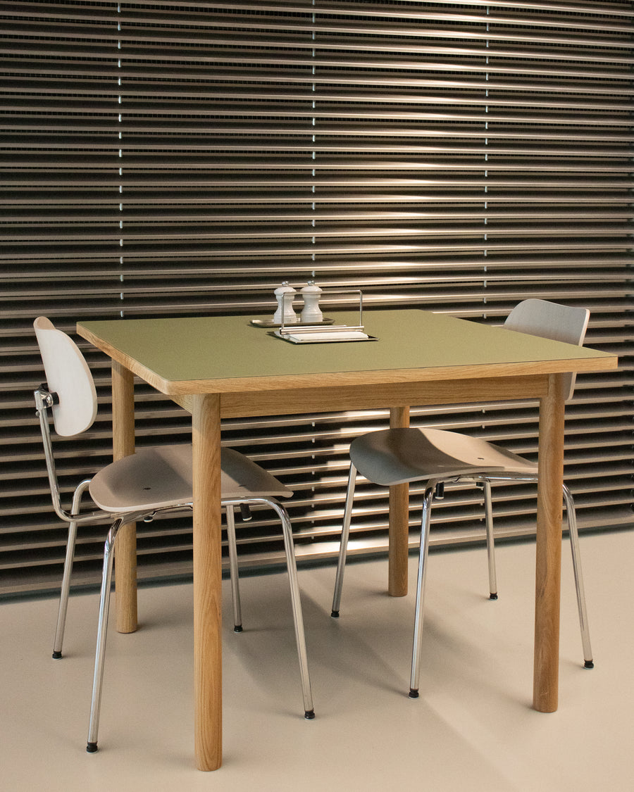 ESSENTIAL OAK spisebord 90x90cm